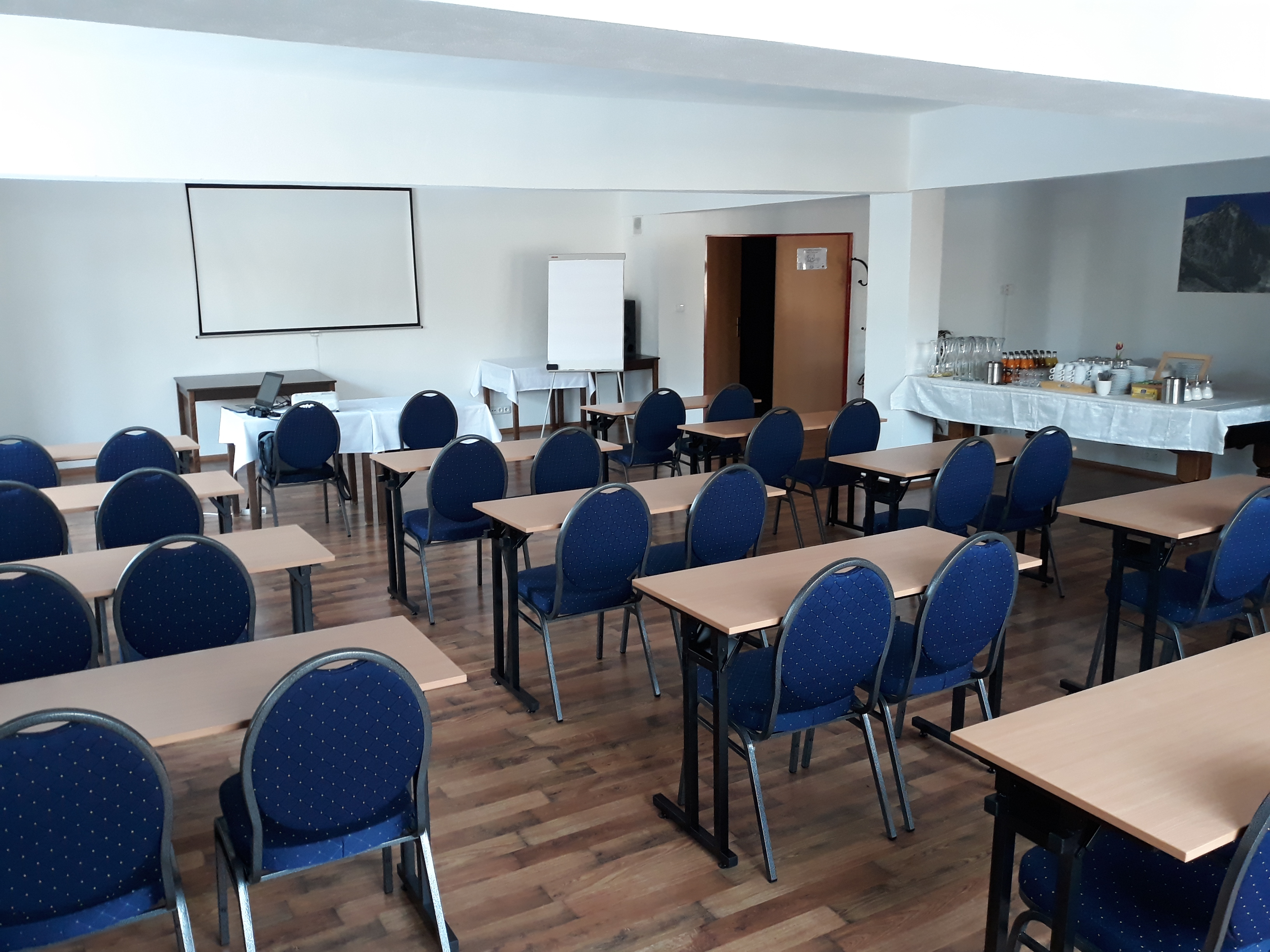 Konferencie a školenia